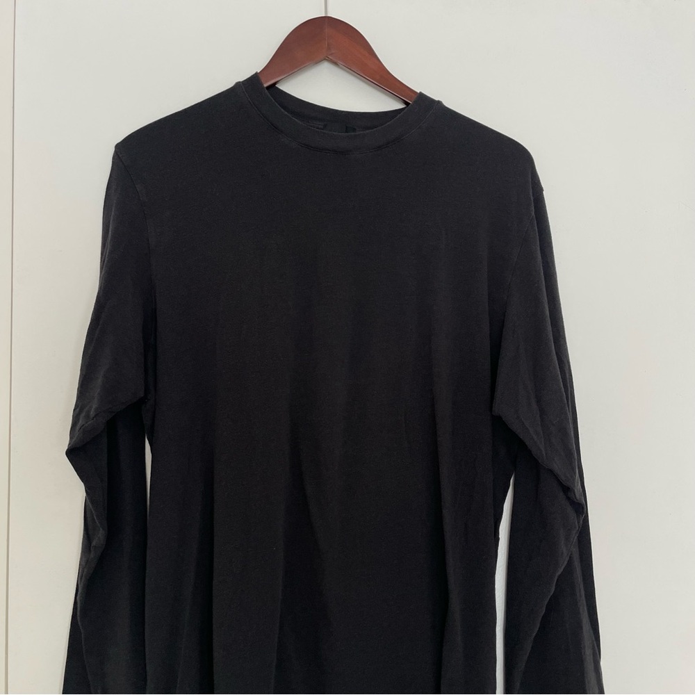 SKIMS long sleeve boyfriend t - Picture 3 of 3